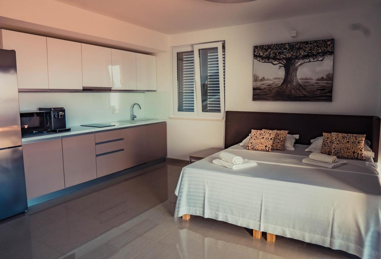 Luxury Apartments White Villa Violeta Mandre Bagian luar foto