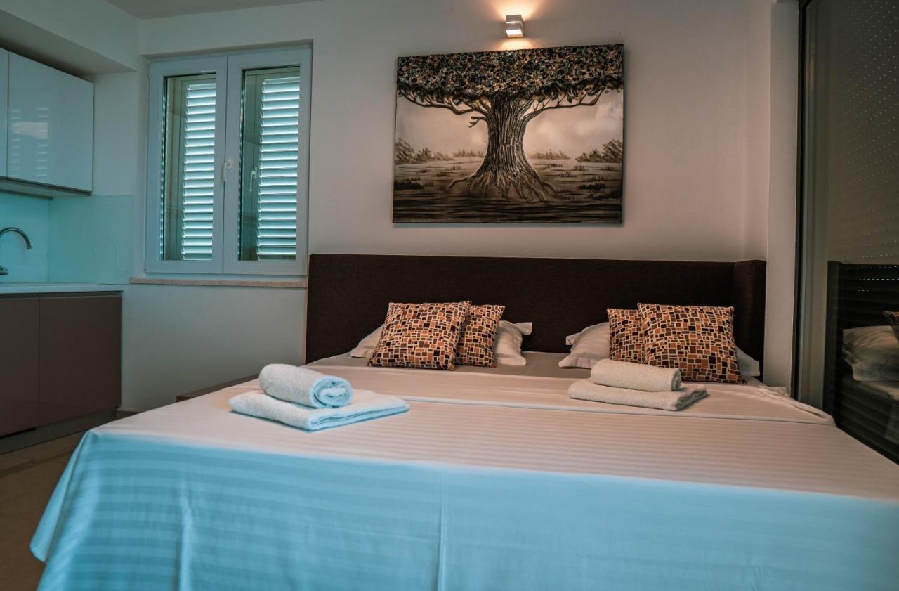 Luxury Apartments White Villa Violeta Mandre Bagian luar foto
